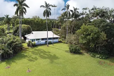 Image de Live a Piece of History at My Hilo Home