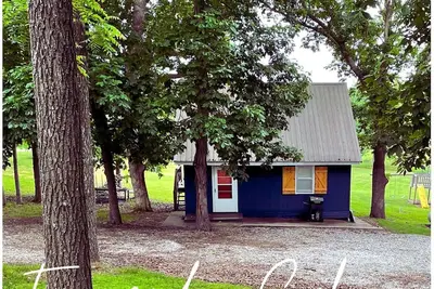 Image de Cabin on Truman, great for fishing, hunting, or boating. Open for deer season!