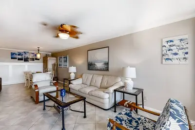Image de Gulf-front condo with heated pool, fitness room & beach chairs - close to dining