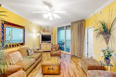 Image de 12th-floor Gulf-front condo with amazing views, pools, gym & hot tub