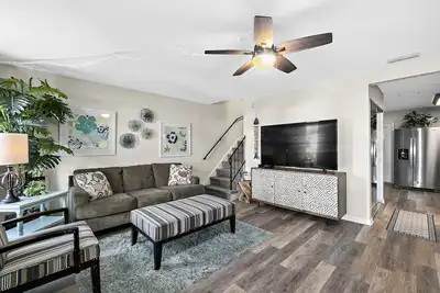 Image de Carefree: Short walk to beach+family friendly+King beds+near Bicentennial Park