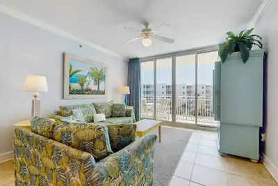 Image de Bright, Welcoming Condo On Okaloosa Island Steps To Beach Lazy River