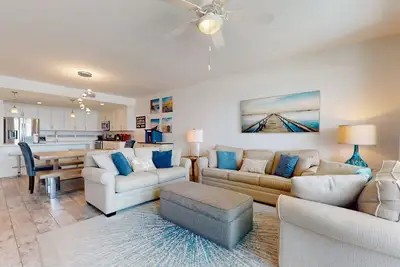 Image de Gulf-front condo with upgraded features - quick drive to entertainment
