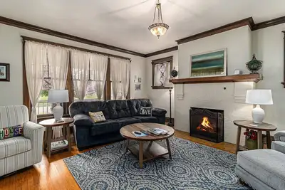Image de Charming Historic Home Close to Downtown and Beach