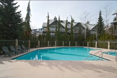 Image de Bright Two Storey Corner Townhouse at North Star