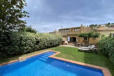 Location de maison de village avec piscine à Begur, Centre