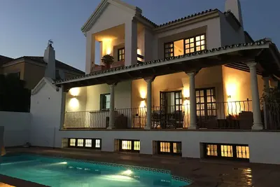 Image de Marbella Villa Private Swimming pool, garden & parking. Next to beach & golf.