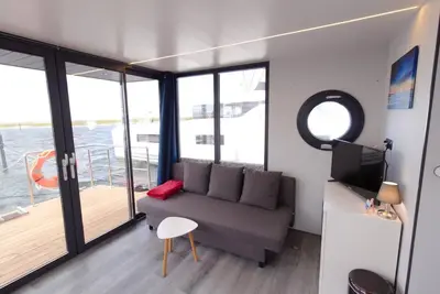 Image de Houseboat Fjord Aquila with roof terrace in Wendtorf
