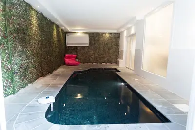 Image de Bord de mer ( à 25 m ) et piscine intérieure privée