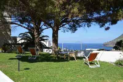 Image de Appartement de vacances Malfa pour 1 - 3 personnes avec 1 chambre à coucher - Maison mitoyenne