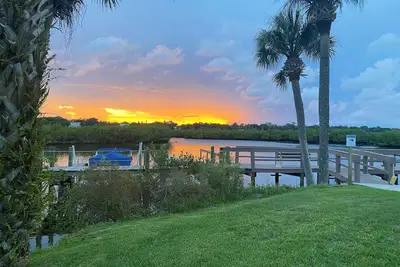 Image de Waterfront Cottage - Your perfect Retreat to Rest and Relax on the River!