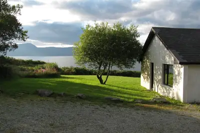Image de Picturesque, Cozy Stay on Bantry Bay, Access to Private Beach