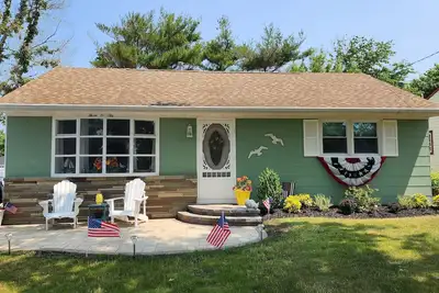 Image de Cozy 2 Bedroom Cottage Close to Bay Beach