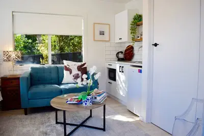 Image de Beach, Cafes, Golf, Sun & Privacy at Paraparaumu Beachside Studio w sea view