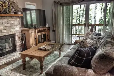 Image de Newly Renovated Townhome, One level, no steps in Waynesville, Nc