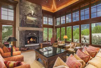 Image de 🎄⛄⛷🌹 Private Luxury Vacation Home! ! 5 Bedroom, Private Hot Tub! Elevator! ! !