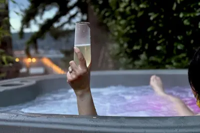 Image de Chico Bay Inn: Luxury King Garden Suite with Beach Access, Kayaks, & Hot Tub