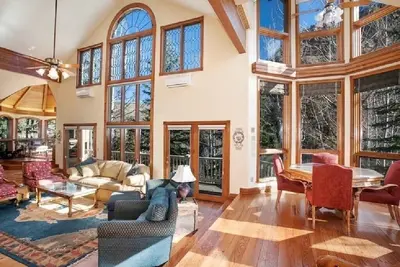 Image de ☃⛷ Nice Big Private Home! 157 Beaver Creek Dr, 5 Decks w/Magnificent Views!