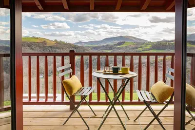 Image de Studio BAÏGURA spacieux, vue sur les montagnes, accès direct piscine & spa