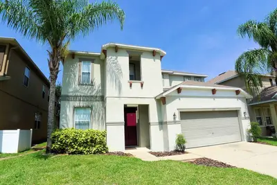 Image de Ultra modern, two-story Legacy Park 4/3 Pool Home with formal dining. Pet Friendly!