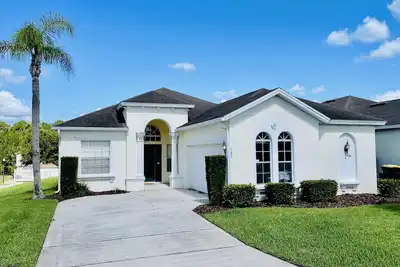 Image de Charming Pool Home, with game room. 15 minutes from Disney parks.