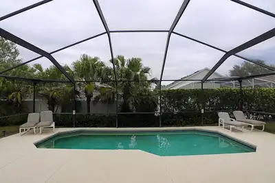 Image de This 4/3 Pool Home at Bridgewater Crossing is perfection. Two masters with ensuites, game room, and more!