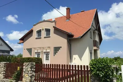 Image de Poldis Villa only 50m to the lake (Dhh Lujza)