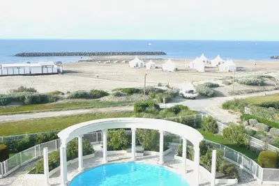 Enjoy the beach just below the residence. Sea as far as the eye can see