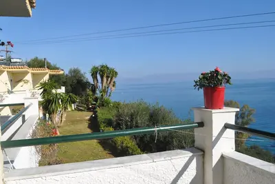 Studios ionian view, quiet location with sea view from all studios, large pool!