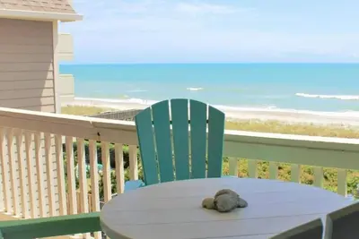 Image de ~Renovated~ Top Floor Views, Oceanfront, Pool, Spacious Deck, Desirable Area