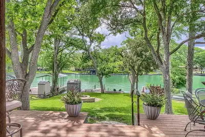 Image de 5 miles to downtown New Braunfels, Schlitterbahn, Comal River!