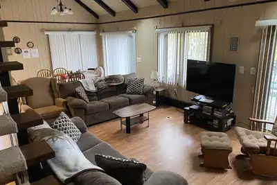 Image de Spacious Hideout Chalet w\/gameroom, close to amenities