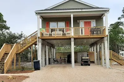 Image de Flip Flop Inn Large Fenced yard Golf Cart