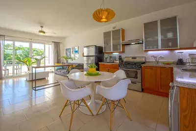 Image de Top-floor condo in beachfront resort, near everything! 2bd, Pool wifi cable Tv
