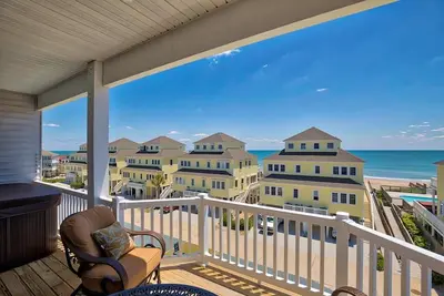 Image de Luxurious Oceanfront B w\/pool, elevator, 6 Br, steps from the sand and surf
