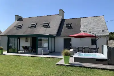 Image de Bord de mer - Maison avec Jacuzzi et jardin à 100m de la plage - Idéal familles