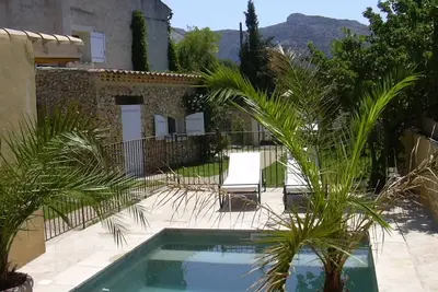 Image de Taillades: Maison avec jardin et piscine au pied du Luberon