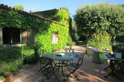 Image de Charming and tasteful artist's house in an exceptional site in Bibemus