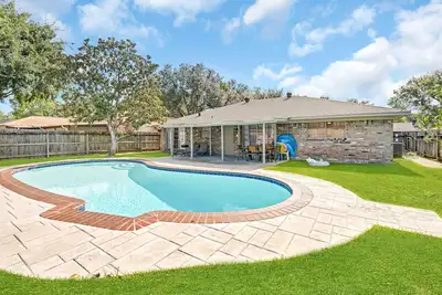 Image de Pool-Outdoor Kitchen, Pool table, Spa, Sleeps 12. Weekly & Monthly discounts.