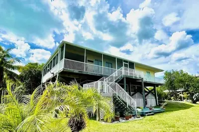 Image de Almost Heaven: Gulf views, outdoor living, just steps to the beach!