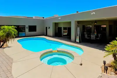 Image de Garage pour bateau/Rv de 78', piscine, spa, casita, vues sur le lac, près de la marina, 4 chambres, 3 salles de bain