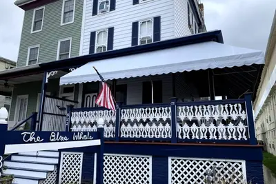 Image de Ocean Views, seconds to the beach, and a 5 minute walk to downtown shopping!