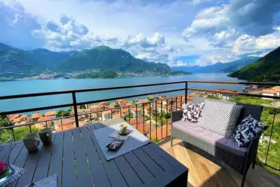 New Apartment Near Bellagio! Balcony Garden, & Stunning View! Smeraldo