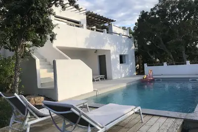 Image de Piscine chauffée, superbe vue, 4 chambres, 4 Sdb, Villa Taru Pinarello