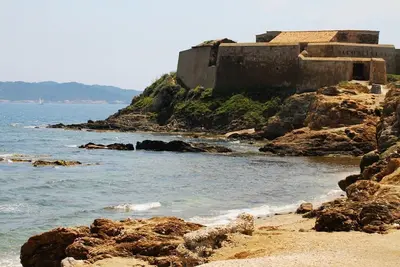 Image de 50m plage, 2 appartements côte-à-côte, vue mer, pointe de la presqu'île de Giens
