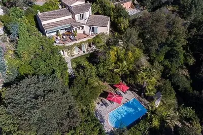 Image de La Provence authentique, entre terre et mer, idéale pour la famille et les amis.