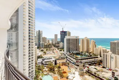 Image de Modern 2br Apartment in Chevron Renaissance on the 23rd Floor
