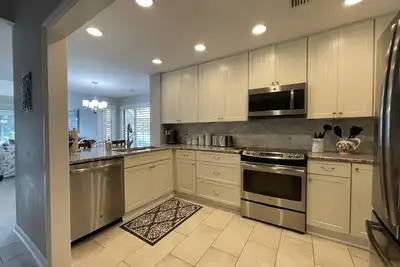 Image de 2022 6 Passenger Golf Cart Largest Beachwalk! 3bd/3ba. Sleeps 8, With Lake Views