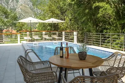 Image de Stylish Apartment With Balcony & Pool Access Near The Historical Town