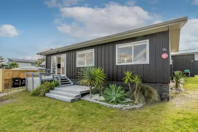 Image de Retreat by the Beach - Pauanui Holiday Home